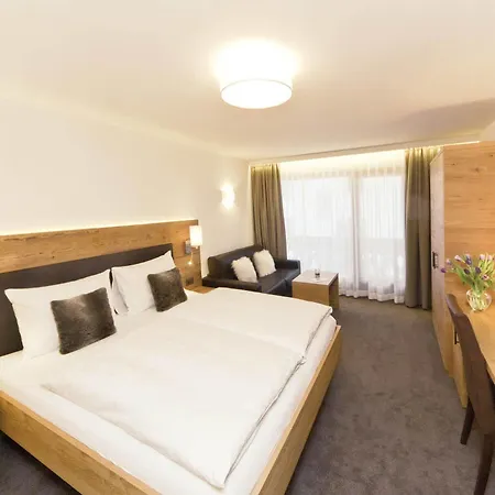 Otel Waldpark Garni 4*