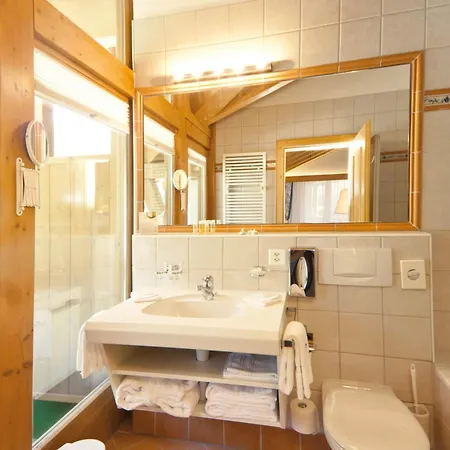 Waldpark Garni Hotel 4*