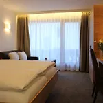 Waldpark Garni 4*