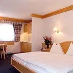 Waldpark Garni فندق سامنون