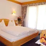 Waldpark Garni فندق 4*