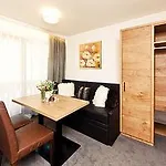 Waldpark Garni 4* سامنون